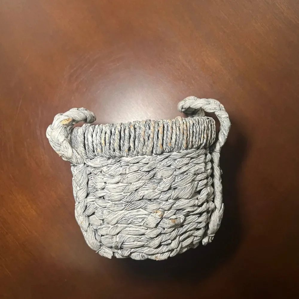 Cute‎ farmhouse wicker planter basket